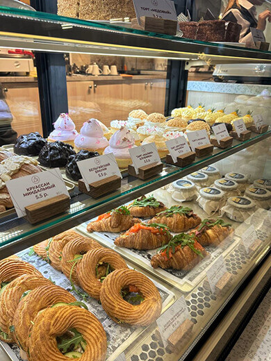 Десерты кофейни в торговом центре Замок