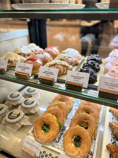 Десерты кофейни в торговом центре Замок