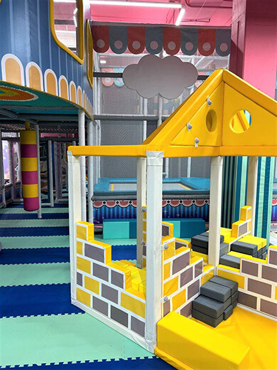 Лабиринт детского центра Discovery Maxi