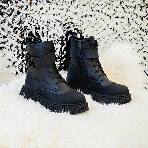 Магазин детской и подростковой обуви ViTokids. Минск, ТЦ «Замок»