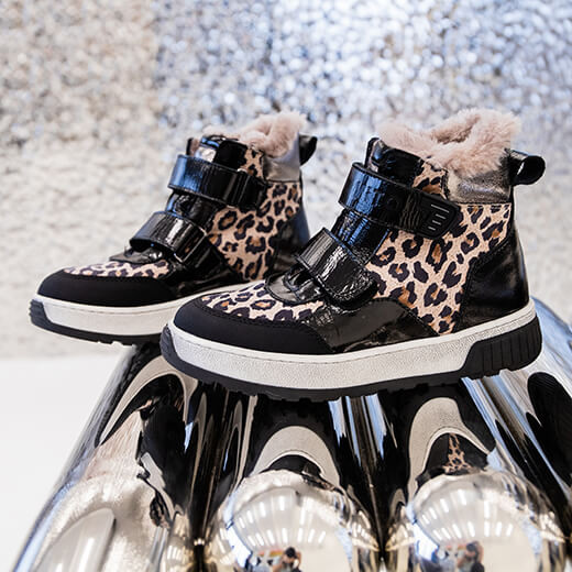 Магазин детской и подростковой обуви ViTokids. Минск, ТЦ «Замок»