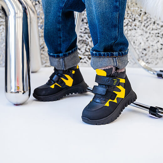 Магазин детской и подростковой обуви ViTokids. Минск, ТЦ «Замок»