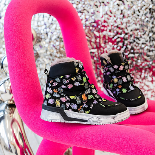 Магазин детской и подростковой обуви ViTokids. Минск, ТЦ «Замок»