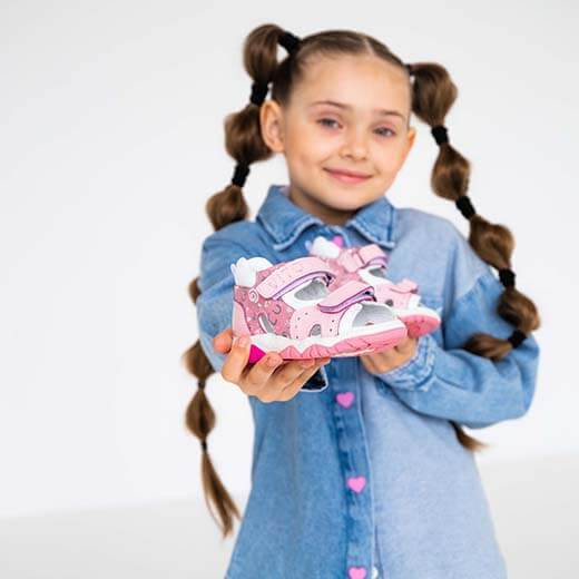 Магазин детской и подростковой обуви VITO kids. Минск, ТЦ «Замок»
