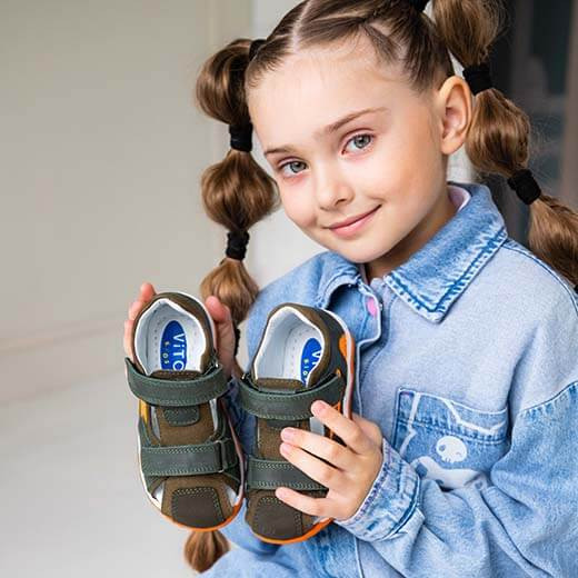 Магазин детской и подростковой обуви VITO kids. Минск, ТЦ «Замок»