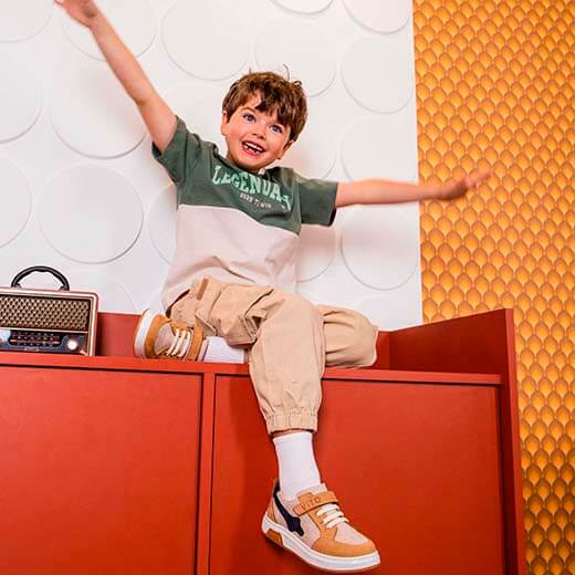 Магазин детской и подростковой обуви VITO kids. Минск, ТЦ «Замок»