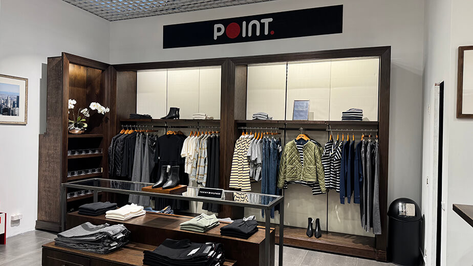 Магазин Point — женской и мужской одежды. Минск, ТЦ «Замок»