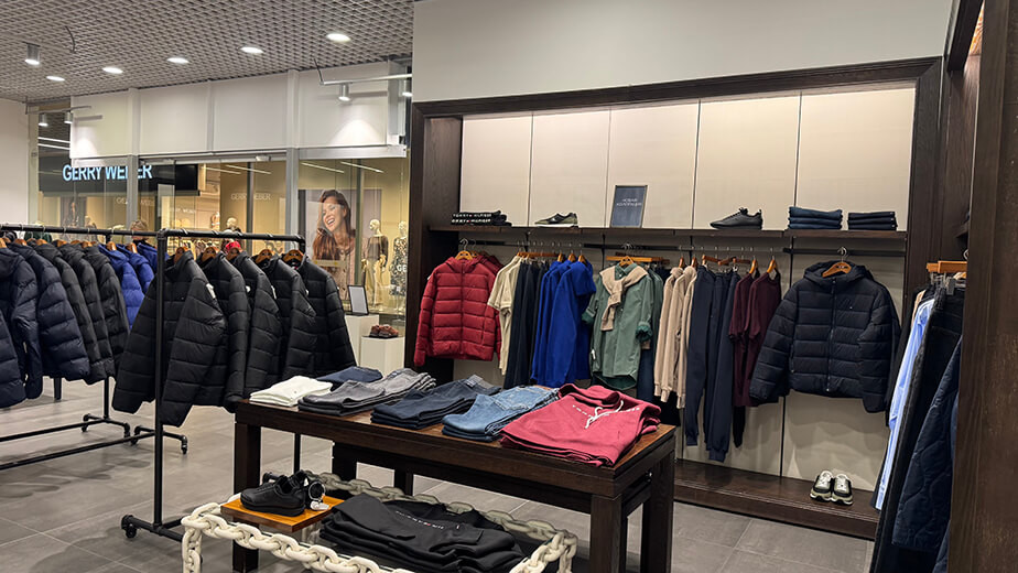 Магазин Point — женской и мужской одежды. Минск, ТЦ «Замок»