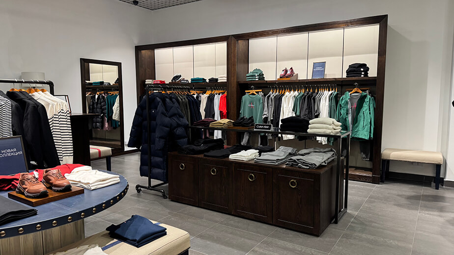 Магазин Point — женской и мужской одежды. Минск, ТЦ «Замок»