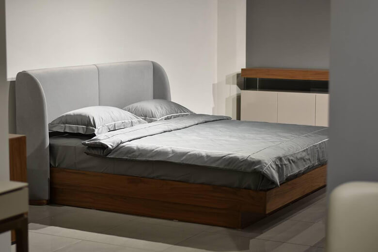 Кровать в магазине VERA CASA. Минск, ТЦ «Замок»